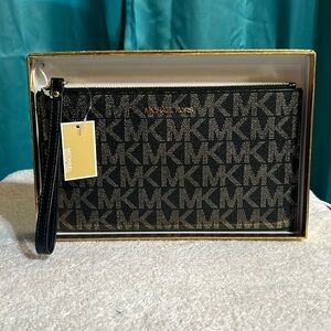 Micheal Kors jet set